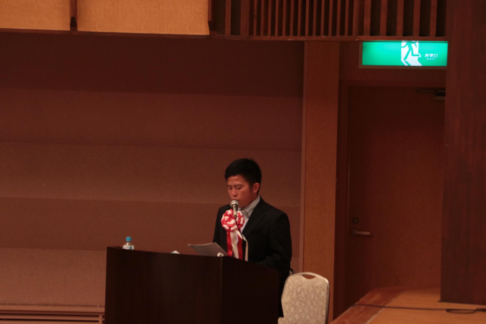 実行委員による式典の司会進行